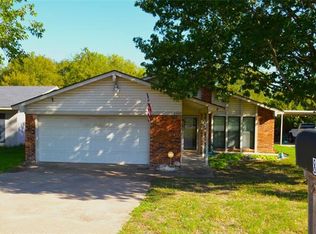 8304 Downe Dr, White Settlement, TX 76108