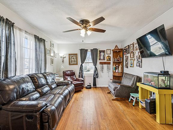 5th image of 124 Halstead St