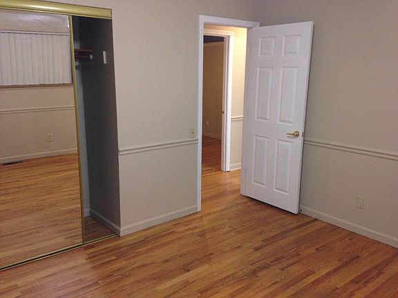 3rd image of 3 Sharon Ct