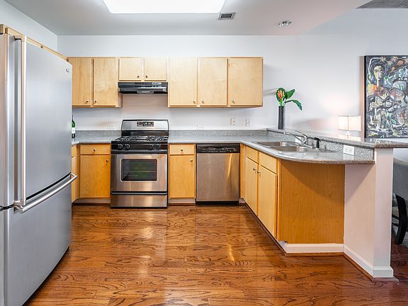 2nd image of 115 W Peachtree Pl NW Unit 411