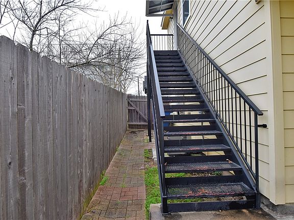 2nd image of 1306 Walnut Ave #B