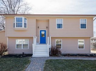 2863 Sterling Dr, Iowa City, IA 52240