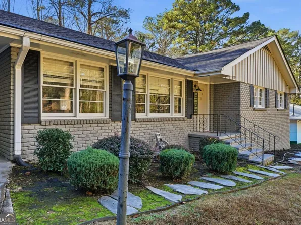 2952 Arrowood Dr, East Pt, GA 30344