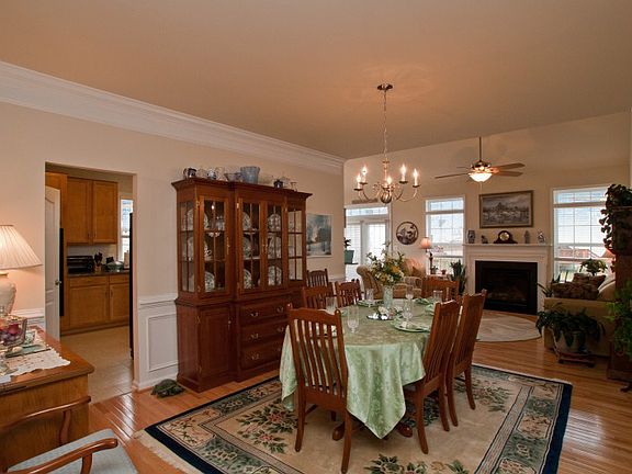 4th image of 6 Laurel Pine Ct