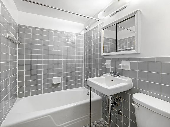 4th image of 43-44 Kissena Blvd #7P