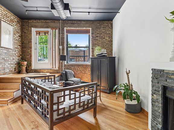 4th image of 1111 W Cornelia Ave APT 208