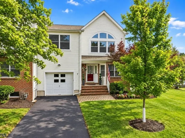 7 Aspen Dr, Hillsborough Twp., NJ 08844