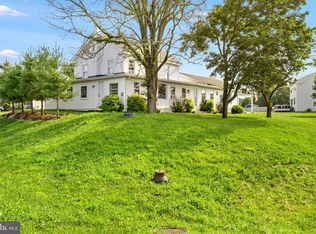 1461 Finch Dr, Chambersburg, PA 17202