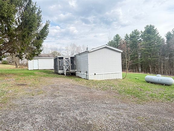 5th image of 18 Little Pond Rd