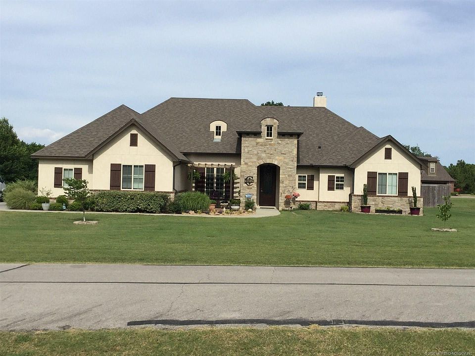 1st image of 2 Woodcreek Ln