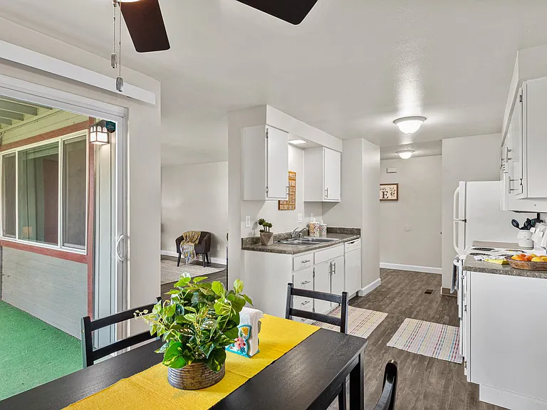 Irving Place Apartments — Photo 73