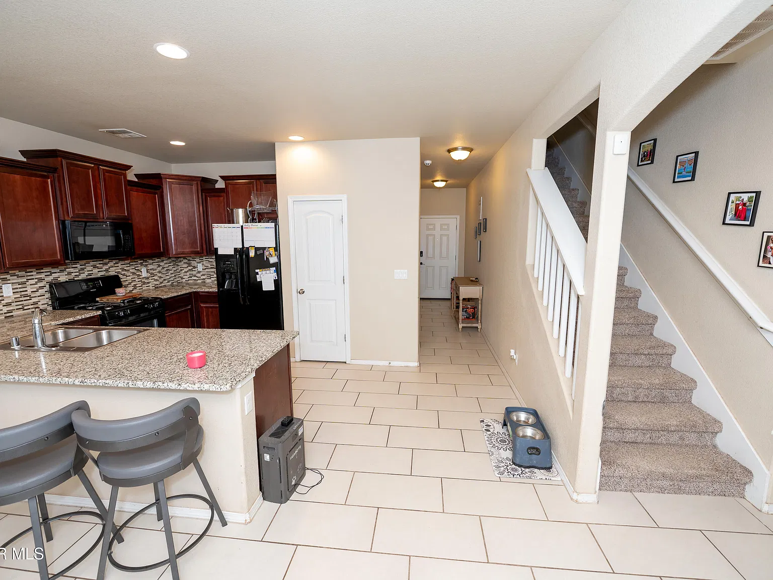 4 bed, 2.5 bath, 2220 sqft, $2,000 — Photo 4