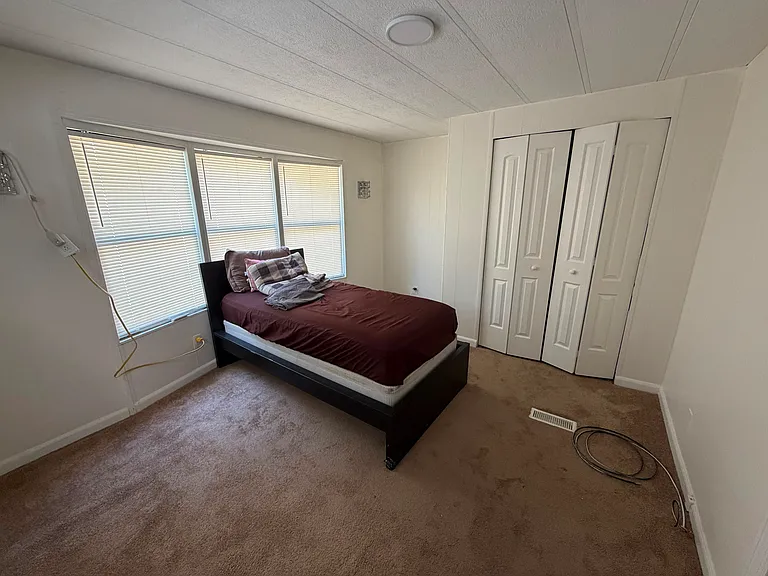 2640 Lehigh Ave — Photo 6