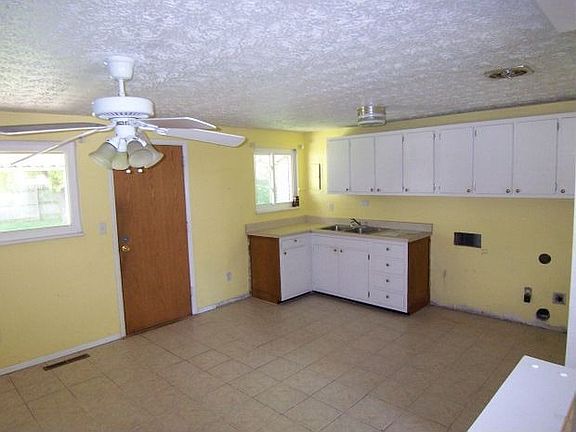 5th image of 7778 Berchman Dr