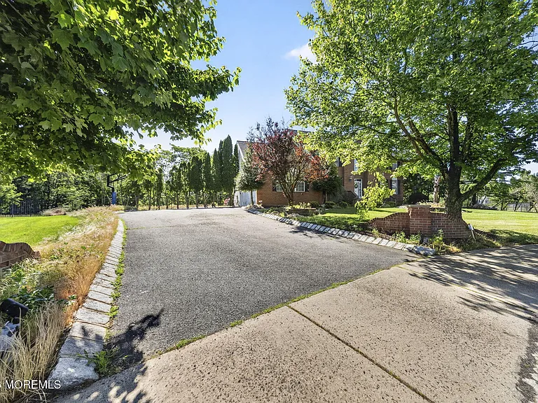 14 Heathrow Ct — Photo 4