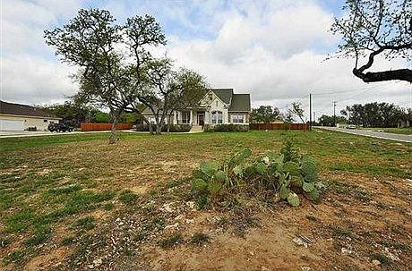 3rd image of 2702 Leslie Ln