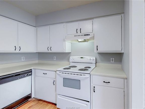 5th image of 2803 Longmire Dr APT D