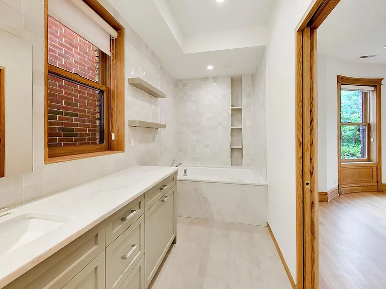 3752 N Wayne Ave — Photo 19