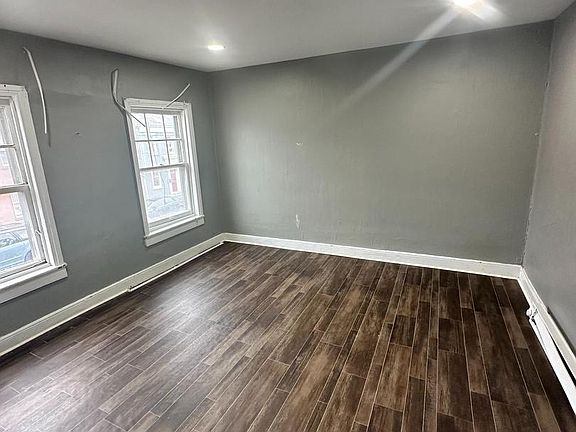 5th image of 306 S Queen St