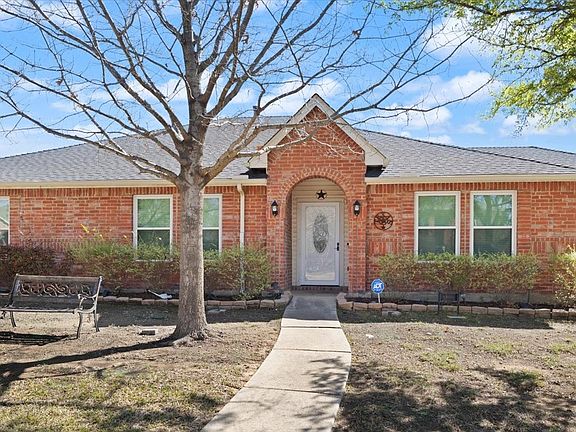 2nd image of 1004 Ridgetop Dr