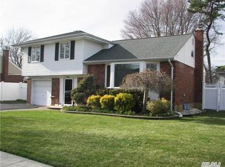 325 N Wyoming Ave, Massapequa, NY 11758