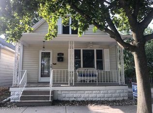 1022 Lake Blvd, Saint Joseph, MI