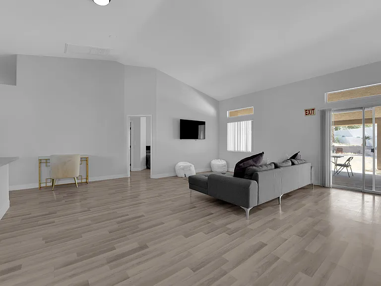724 Zalataia Way — Photo 11