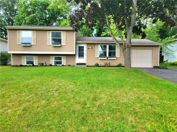10 Jennifer Cir, Rochester, NY 14606