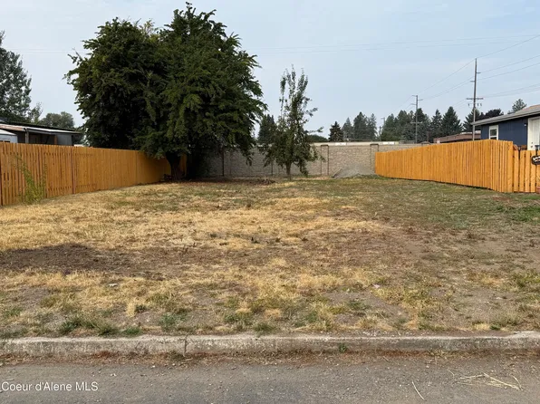 2815 N Carriage Ct, Coeur D Alene, ID 83815