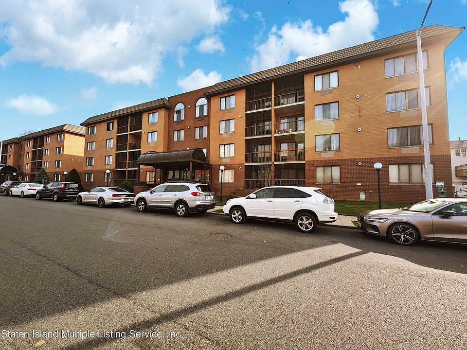 1st image of 95 Essex Dr APT 1D