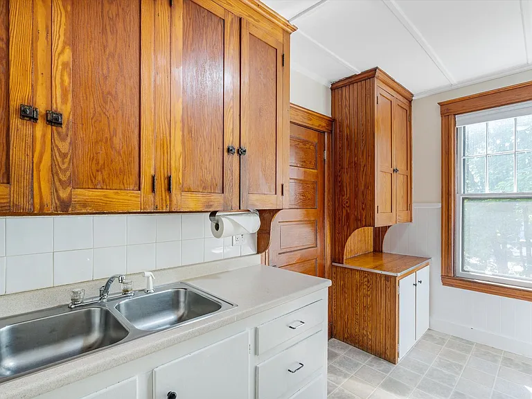 34 Lyndon St #A — Photo 13