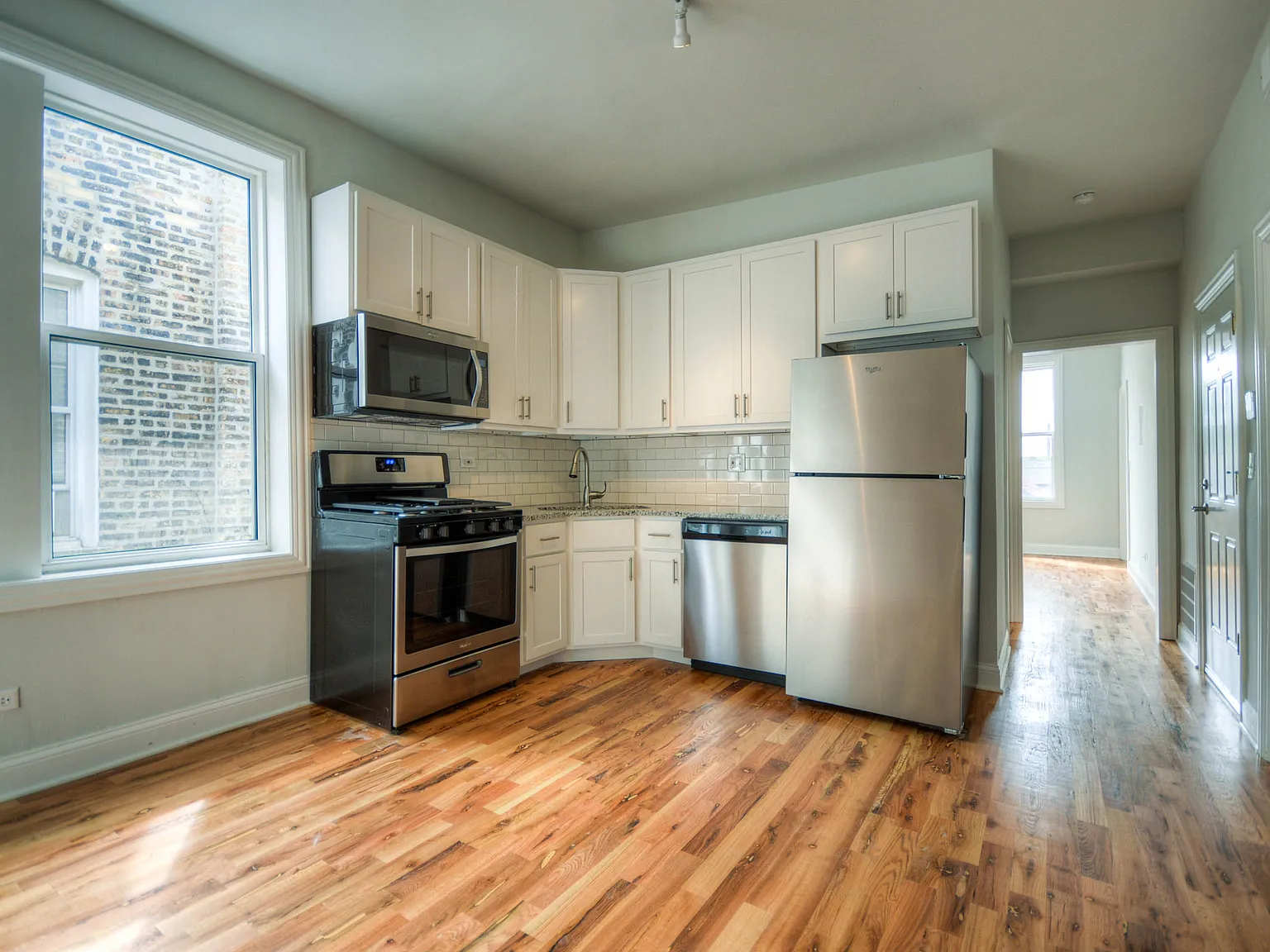 2 bed, 750 sqft, $2,200 — Photo 1