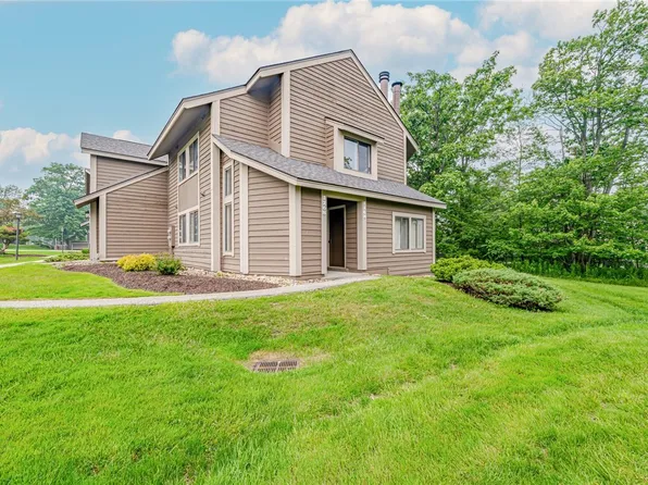 1268 Gristmill Ct, Hidden Valley, PA 15502