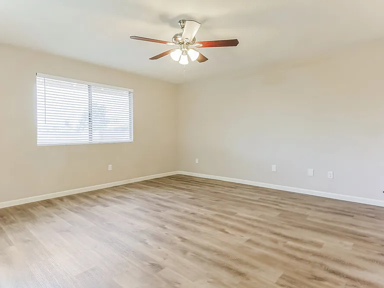 2203 E Dragoon Ave — Photo 9