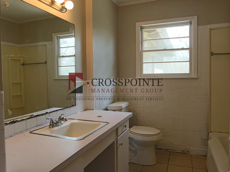 1712 Redbud Ave — Photo 14
