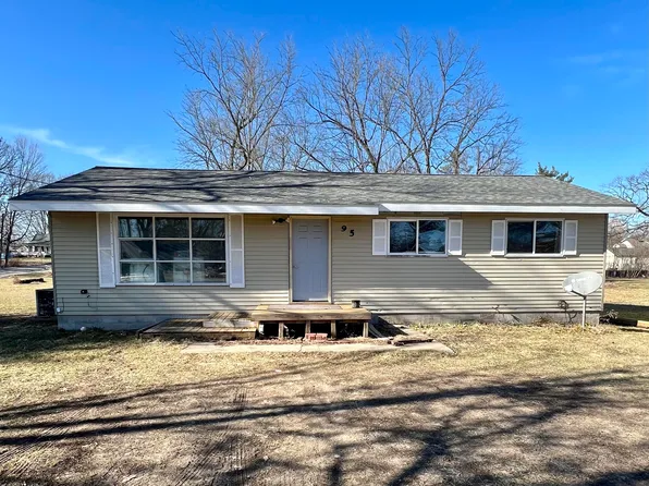 95 E Brooks St, Newaygo, MI 49337