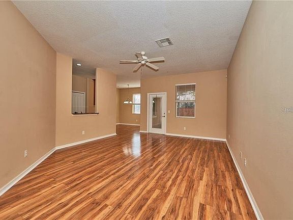 4th image of 1009 Priory Cir