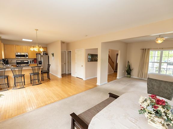 4th image of 22 Ravenwood Dr
