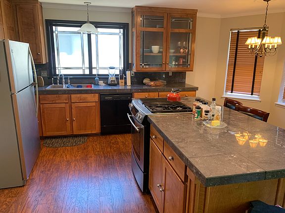 3rd image of 102 Bramblewood Ct