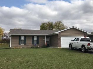 8373 Crooked Bend Rd, Roscoe, IL 61115