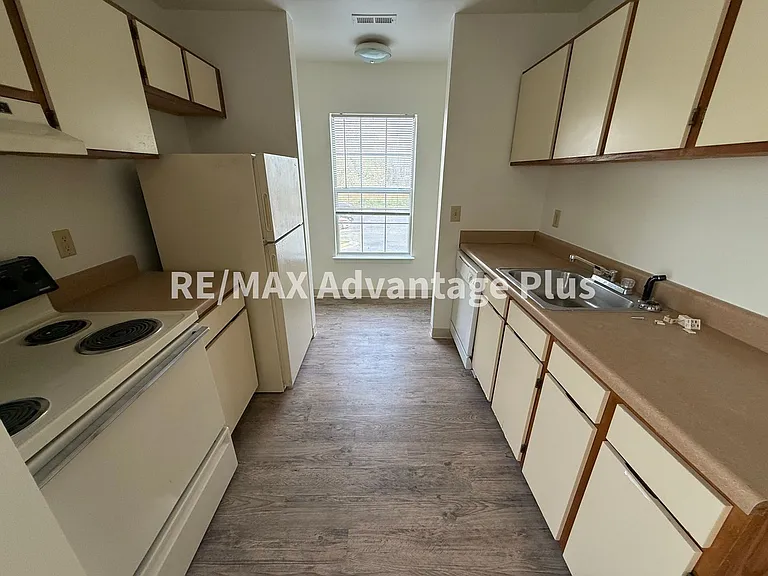 101 Farrar Ct — Photo 5