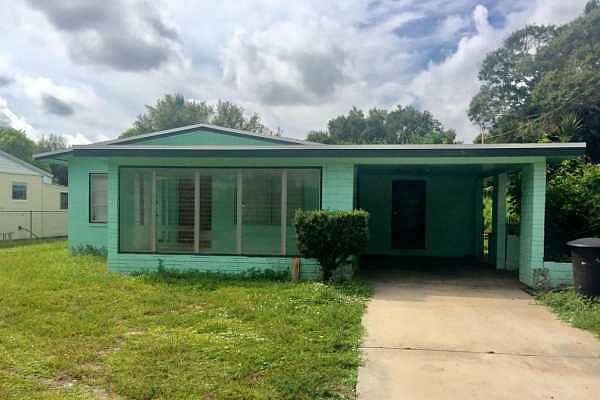 Home For Sale In Lakewood Park