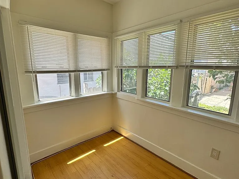1645 N Harvard Blvd — Photo 3