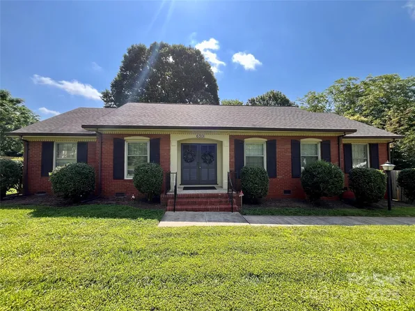 6301 Cherrycrest Ln, Charlotte, NC 28217