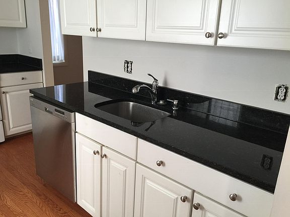 4th image of 9540 Blake Ln