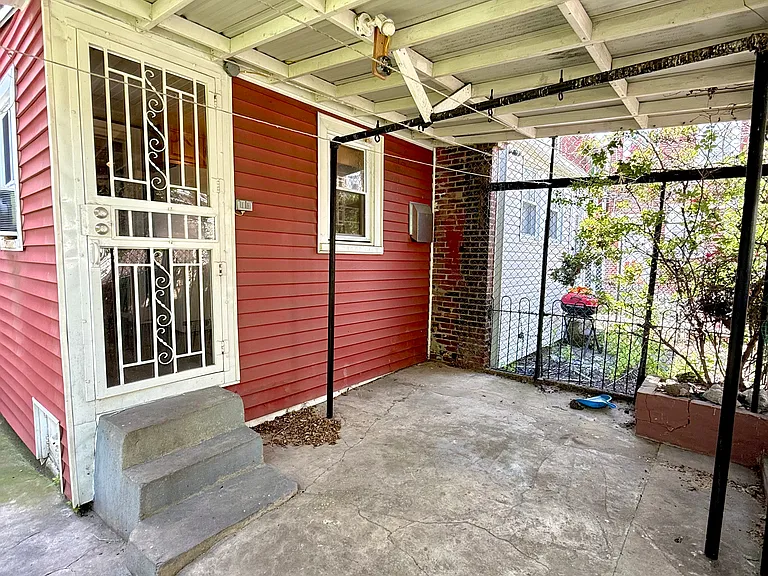 4010 N Franklin St — Photo 6