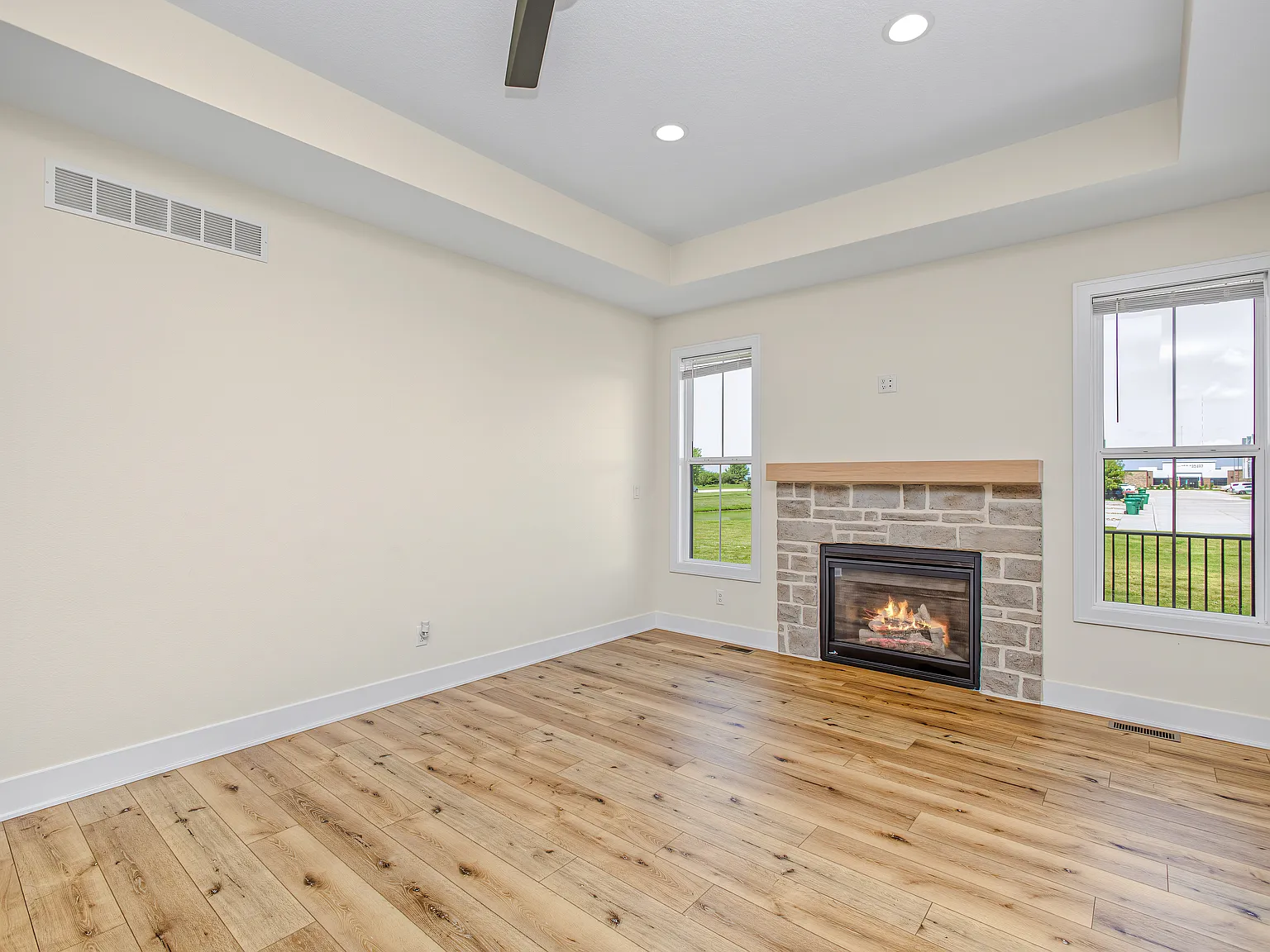 4 bed, 2302 sqft, $2,500 — Photo 2
