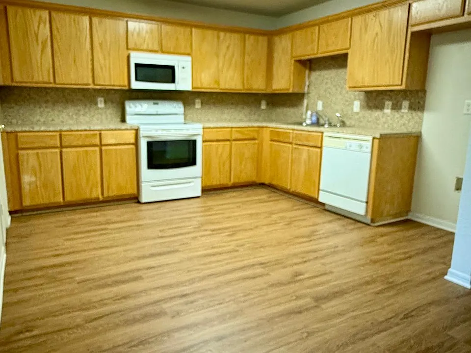 KITCHEN - SMOOTH TOP RANGE - BUILT-IN MICROWAVE - DISHWASHER - REFRIGERATOR