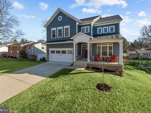 3rd image of 2527 Villanova Dr