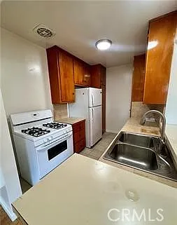 469 E Algrove St #6 — Photo 5